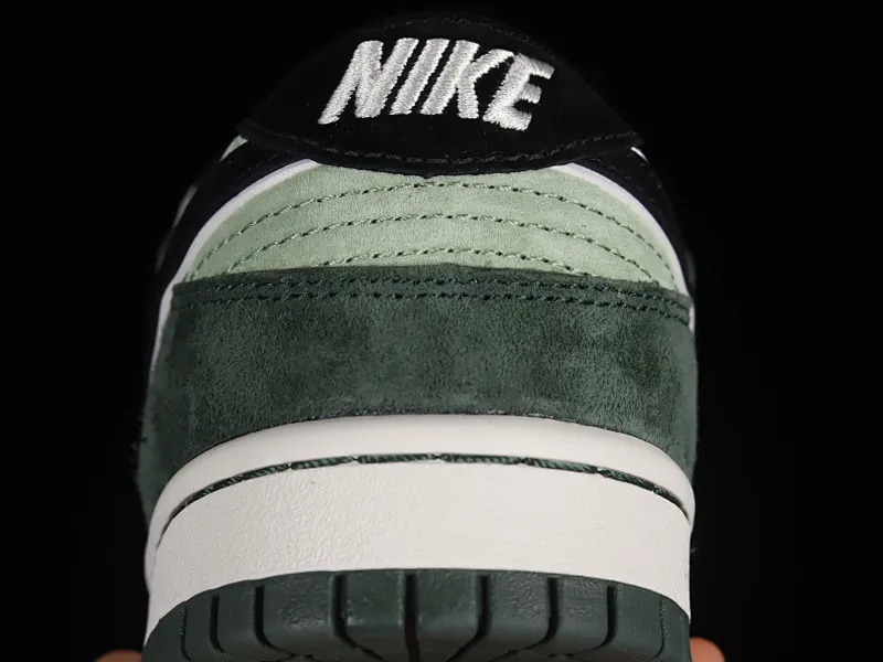 All Categories Nk SB Dunk Series Nk SB Dunk Low Low-top sneakers Otomo Katsuhiro x Nk SB Dunk Low "Steamboy OST" Creative customization collaboration Otomo Katsuhiro joint SB low-top sports and leisure sneakers LF0068-001